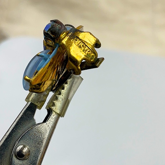 Vtg. Austrian Gold Clip On Earrings With Lavender/Blue Stones & Aurora Borealis - Picture 7 of 7